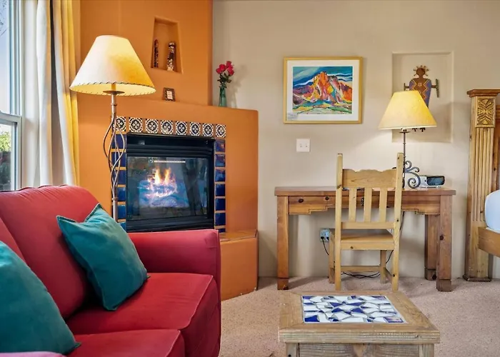 King With Shared Hot Tub And Breakfast Included *