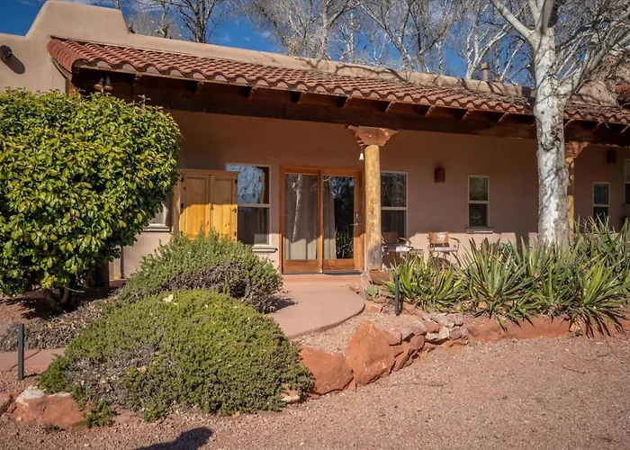 King With Shared Hot Tub And Breakfast Included
