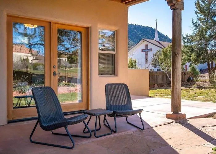 King With Shared Hot Tub And Breakfast Included *