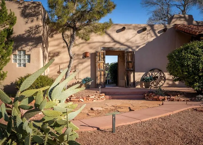 King With Shared Hot Tub And Breakfast Included