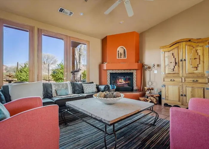 King With Shared Hot Tub And Breakfast Included