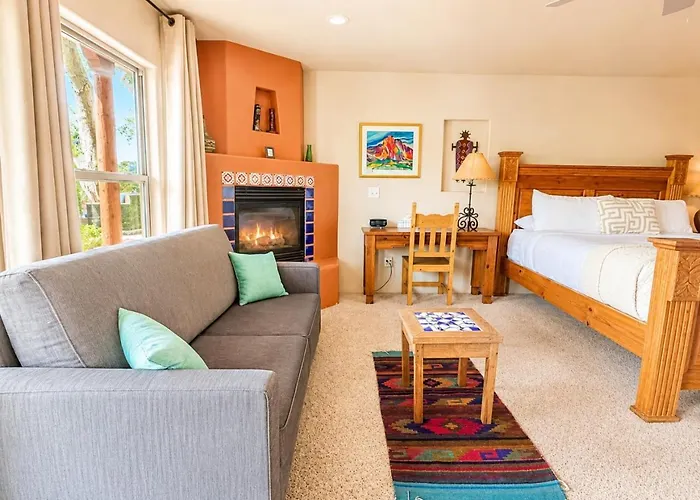 King With Shared Hot Tub And Breakfast Included