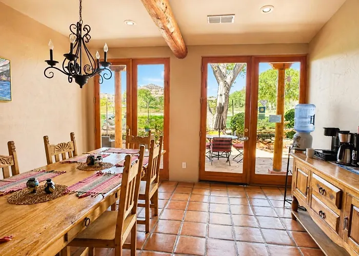 King With Shared Hot Tub And Breakfast Included